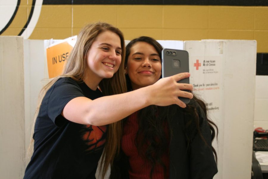 Kylee Bastie and Laysha Dominguez taking a selfie at the blood drive!