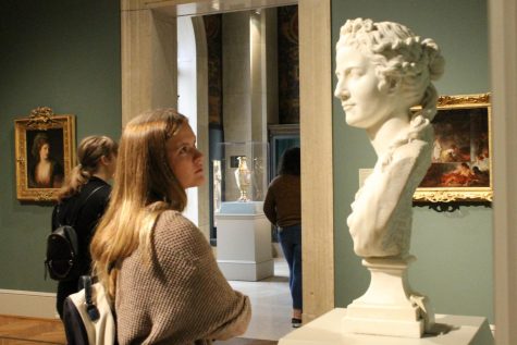 Spanish III student Millie McDowell views a bust in the STL Art Museum