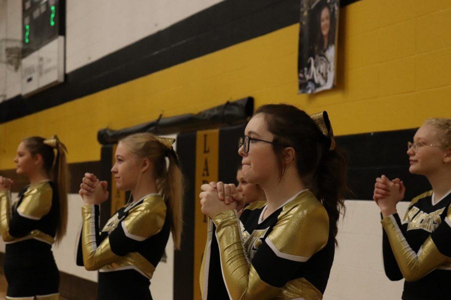 Lexis Mills (11) and team preforming the Pump cheer.