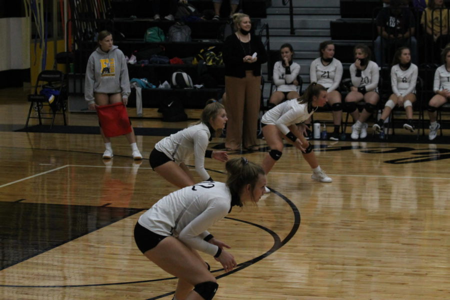 Players Kyndal Dodd(11), Callie Slinkard(11), and Linley Rehkop (10) getting ready to receive the ball. 