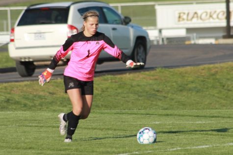 Lauren Hale (9) takes a goal kick during the Cape Central game.