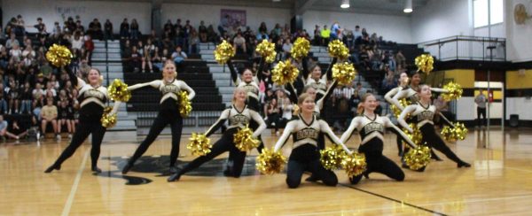 FHS Gold Dusters finishing their routine at the 2025 Football Hoco Pep Rally.